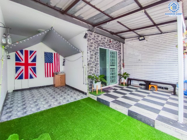 *****ทาวน์เฮ้าส์มือสองนนทบุรี ม.ไลโอ บลิสซ์ กาญจนาภิเษก-ชัยพฤกษ์ เนื้อที่ 17.6 ตร.ว. ฟังก์ชัน 3 ห้องนอน 2 ห้องน้ำ 1 ที่จอดรถ ทำเลดีเดินทางสะดวก เชื่อมต่อ ถ.กาญจนาภิเษก, ถ.รัตนาธิเบศร์ ใกล้รถไฟฟ้าสายสีม่วง "สถานีคลองบางไผ่"